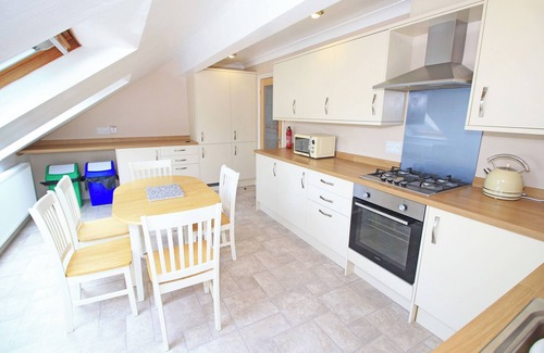 Porthmadog Cottage | FISHERMAN COVE, family friendly, with a garden in Porthmadog