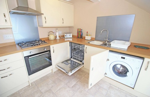 Porthmadog Cottage | FISHERMAN COVE, family friendly, with a garden in Porthmadog