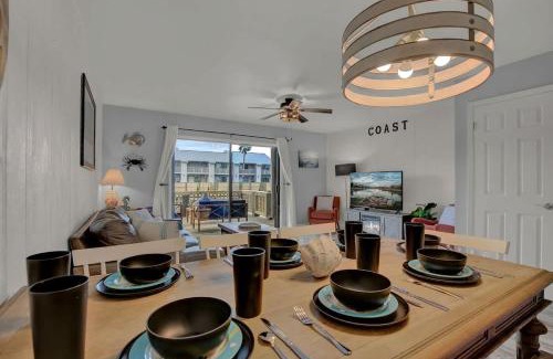 Harbor Oaks House | Fisherman Friend! - Coastal Condo - Views Await!