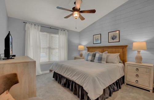 Harbor Oaks House | Fisherman Friend! - Coastal Condo - Views Await!