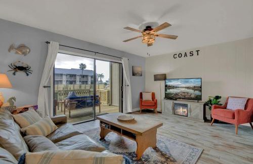 Harbor Oaks House | Fisherman Friend! - Coastal Condo - Views Await!