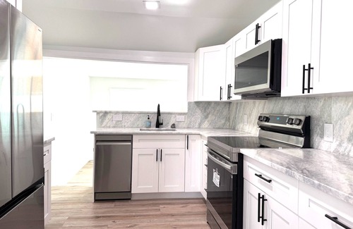 Longbeach Village House | Fisherman's 3 Bedroom Island Village Hideaway! Steps to the Sand
