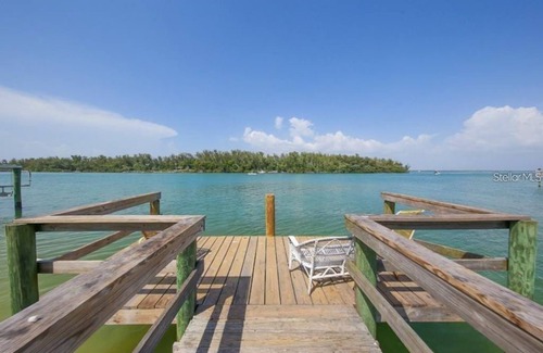 Longbeach Village House | Fisherman's 3 Bedroom Island Village Hideaway! Steps to the Sand