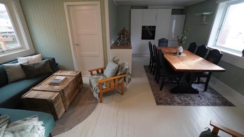 Ballstad House | Fisherman's cabin, Lofoten - 25
