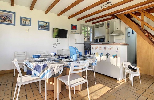 Pleumeur-Bodou House | Fisherman's cottage in a garden overlooking the sea