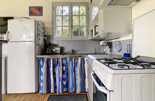 Pleumeur-Bodou House | Fisherman's cottage in a garden overlooking the sea