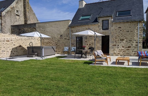 Sene House | Fisherman's cottage with sea view and jacuzzi