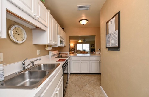 Siesta Key Condo | Fisherman's Cove B102 - The Kingston - Gulf Beach front steps from Lania