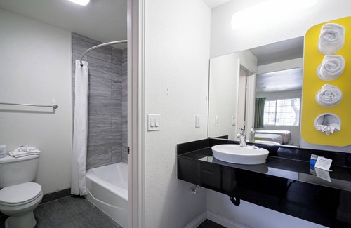 Munras Avenue Hotel | Fisherman's Cove Inn