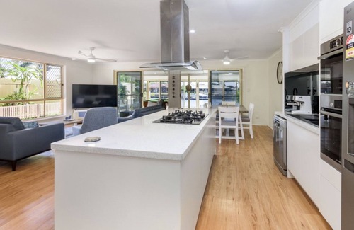 Banksia Beach House | Fisherman's Dream on the Canal