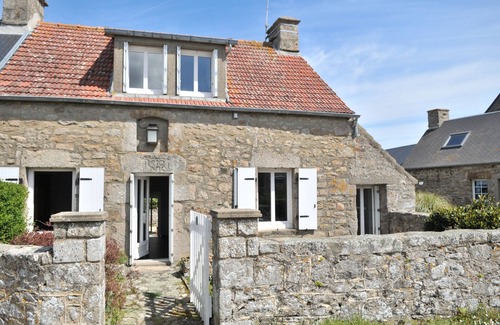 Gatteville-le-Phare House | Fisherman's house, 3 bedrooms, garden with sea view, pets allowed