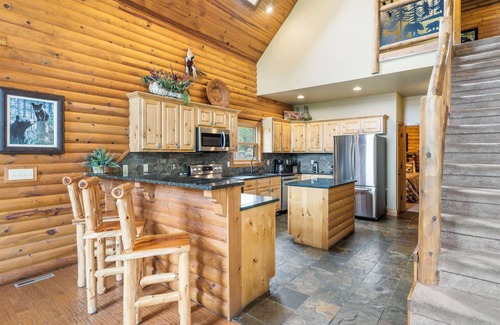 Lampe House | Fisherman's Paradise! Boat Slips & Dock 6Bed @ Luxury Lakefront Chalet Resort