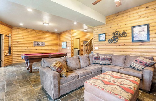 Lampe House | Fisherman's Paradise! Boat Slips & Dock 6Bed @ Luxury Lakefront Chalet Resort