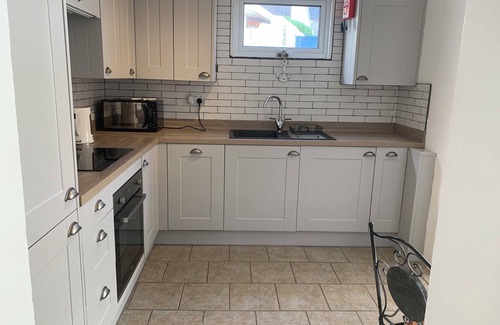 Newquay House | Fishermans Cottage Fistral Beach Newquay WIFI Parking sleeps 6/8