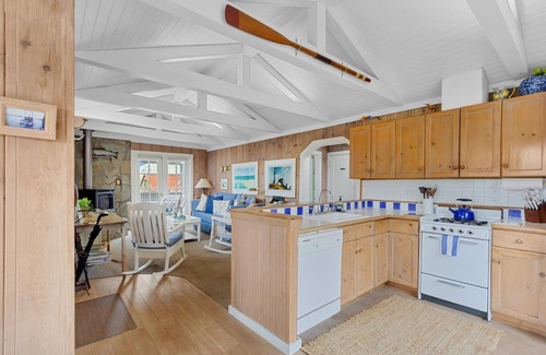 Salmon Creek Cabin | Fishermans Cottage-Walk to Beach!Magical Irish Fishing Cottage in Bodega Bay!