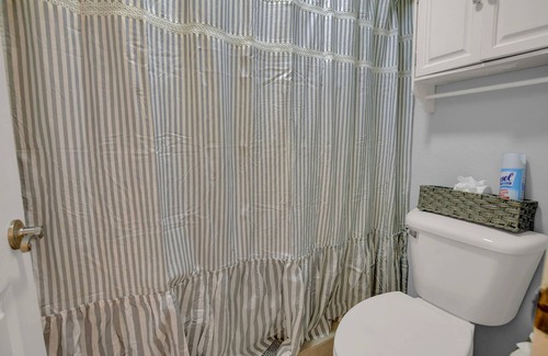 Harbor Oaks Apartment | Fishermans Friend! - Coastal Condo - Views Await!