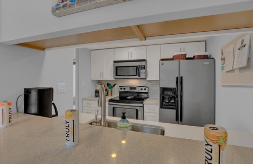 Harbor Oaks Apartment | Fishermans Friend! - Coastal Condo - Views Await!