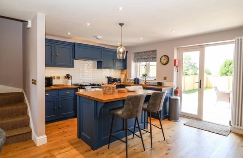 Newton on Derwent Cottage | FISHERMANS LODGE, pet friendly, with a garden in Wilberfoss