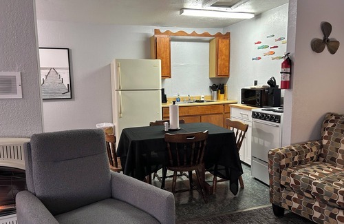 Gypsum Apartment | Fishermen’s Denn-Marblehead and Port Clinton vacation area