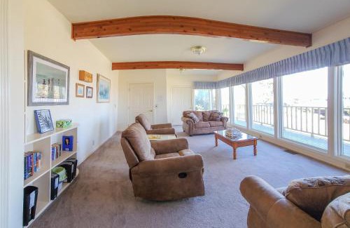 Coos Bay House | Fishermens Paradise in Coos Bay Walk to Beach!