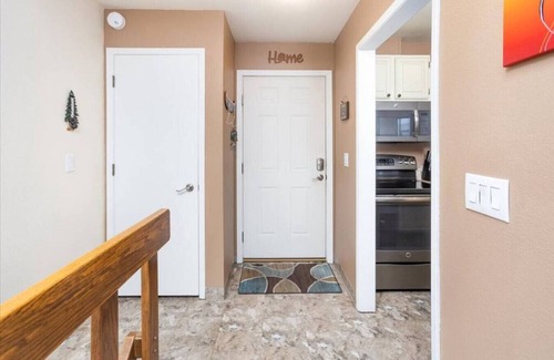 Seward House | Fishers Hideaway - Two Bedroom Townhouse with Epic Views, Sleeps 6