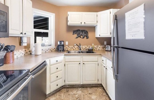 Seward House | Fishers Hideaway - Two Bedroom Townhouse with Epic Views, Sleeps 6