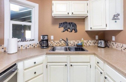Seward House | Fishers Hideaway - Two Bedroom Townhouse with Epic Views, Sleeps 6