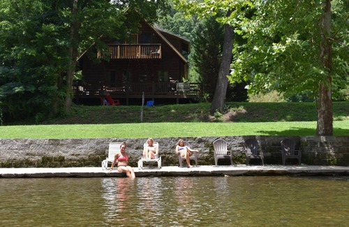 Townsend Cabin | "Fishin Hole" Cabin Overlooking the "Little River" in Townsend,TN Family Owned