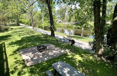 Townsend Cabin | "Fishin Hole" Cabin Overlooking the "Little River" in Townsend,TN Family Owned