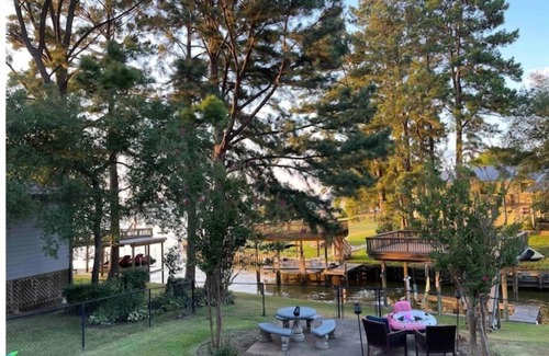 West Livingston House | Fishing adventure Lakefront home w/fenced yard