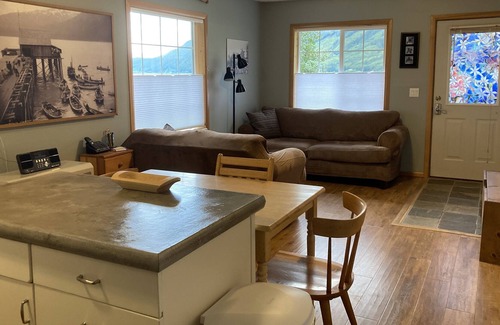 Haines Cottage | Fishing, Bears, Eagles & Salmon Viewing!