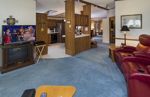 New London House | Fishing Boating Dog Friendly Traveling Nurses/Professionals long stay discounts.
