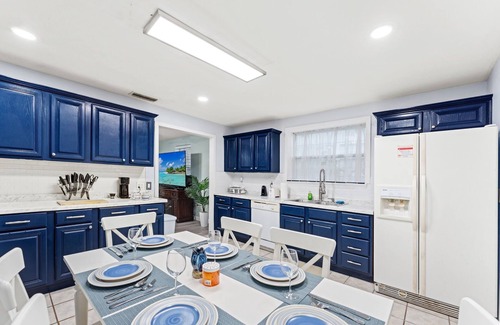 Northside Cottage | Fishing Cottage, 3 Queens, W/D, Long-Term Welcome
