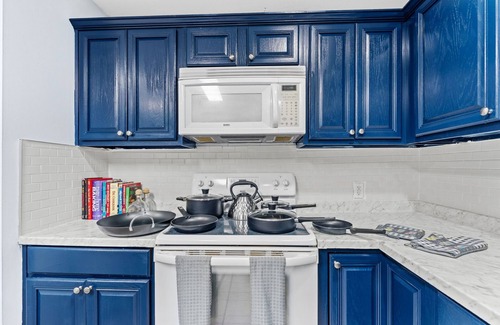 Northside Cottage | Fishing Cottage, Peaceful, 3 Queens, Laundry, Long-Term, Fast Wifi