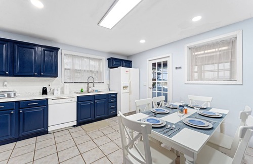 Northside Cottage | Fishing Cottage, Peaceful, 3 Queens, Laundry, Long-Term, Fast Wifi