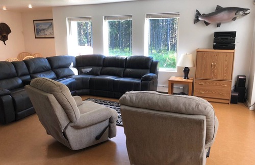 Cohoe Apartment | Fishing Lodge on Alaska Salmon Stream