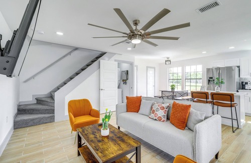 Hempstead House | Fishing Pond & Paddle Boat: Home in Hempstead!