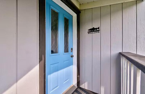 Kenai Apartment | Fishy-Fishy Townhome