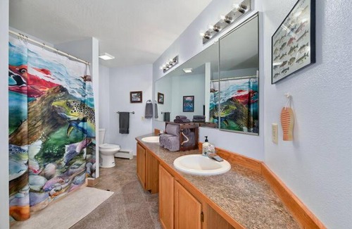 Kenai Apartment | Fishy-Fishy Townhome