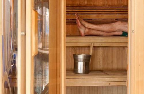 Winnard's Perch House | Fistral hot tub house for 8 on Retallack Resort