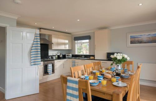 Winnard's Perch House | Fistral hot tub house for 8 on Retallack Resort