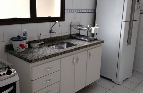 Guilhermina Apartment | FIT 2 SLEEPS, 1 SUITE P/8 PEOPLE 200m from the beach, barbecue, cable TV, Wi Fi