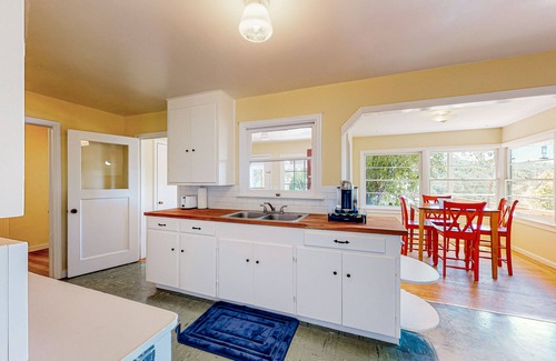 Healdsburg House | Fitch Mountain Cabin | Main house with river views, hot tub, decks, Ping-Pong