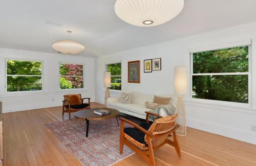 Healdsburg House | Fitch St Escape Complimentary Wine Tasting At Croix Estate Included!