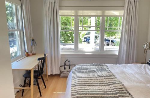 Healdsburg House | Fitch St Escape Complimentary Wine Tasting At Croix Estate Included!