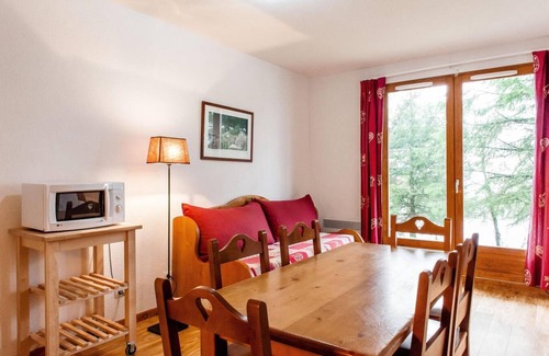 Besse-et-Saint-Anastaise Apartment | Fitness, swimming pool, terrace, balcony, parking, tv, ski locker, 35m², Super Besse
