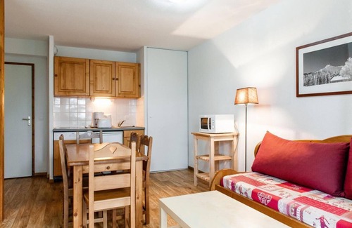 Besse-et-Saint-Anastaise Apartment | Fitness, swimming pool, terrace, balcony, parking, tv, ski locker, 35m², Super Besse