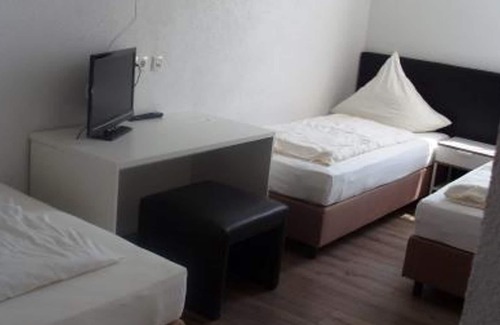 Ungstein Apartment | Fitter apartment in the basement, 3 bedrooms, 2 bathrooms - Gästehaus Dehn