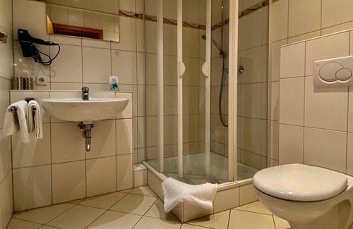 Ungstein Apartment | Fitter apartment, street side, 2 floors (EG,DG) - Apartments Dehn