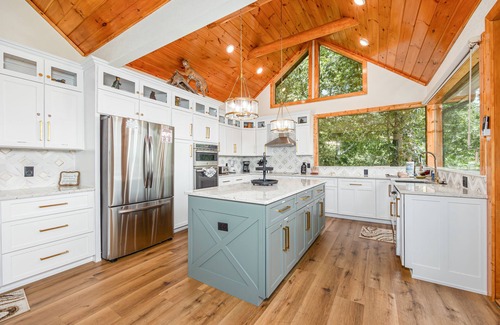 Gatlinburg - Pigeon Forge Cabin | Five Bears Mountain View Lodge - Private Mtn Views - Ultimate Luxury Cabin